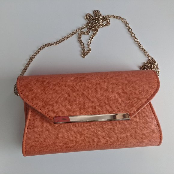NWOT COLLETTE CLUTCH BAG - Picture 2 of 9